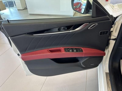 2023 Maserati Ghibli Modena Q4