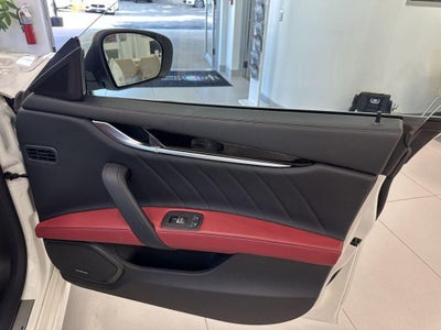 2023 Maserati Ghibli Modena Q4